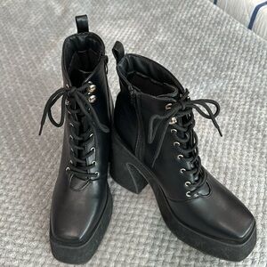 KOI Sz 8 platform boots lace up and side zip NWOT